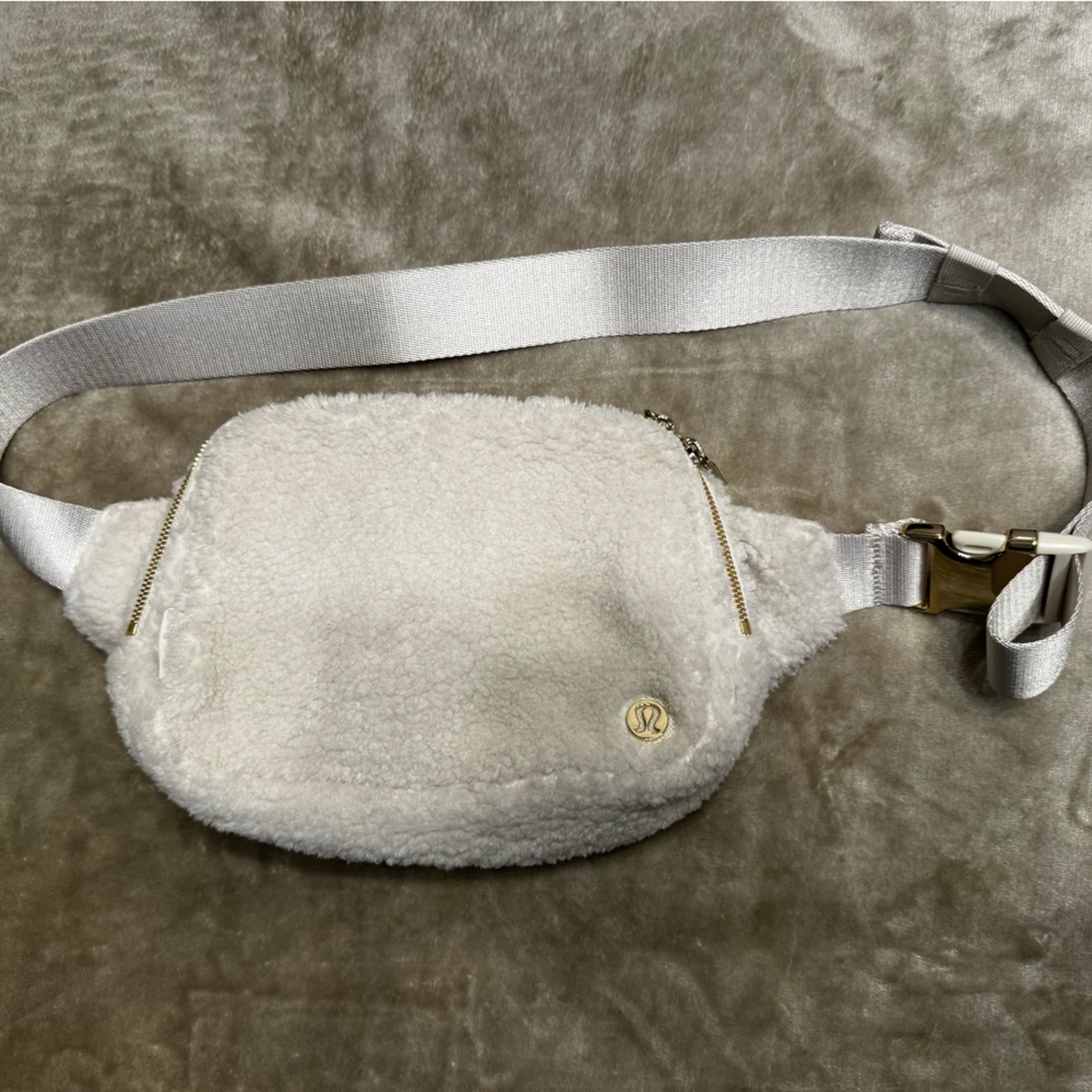Lululemon Everywhere Belt Bag (Large size) NWOT